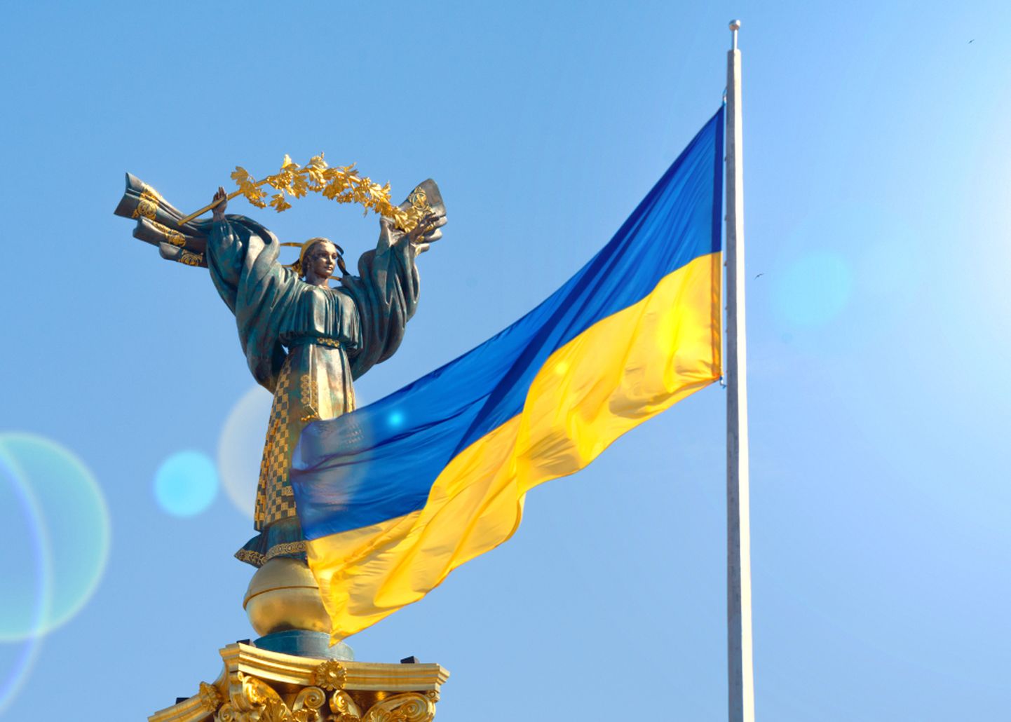 Ukraina lipp ja vabadussammas.