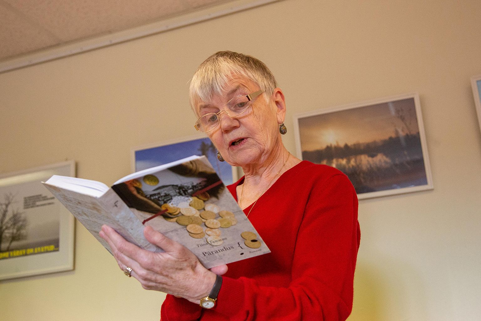 Tiina Tamman luges Türi raamatukogus ette paar katkendit oma uusimast raamatust.