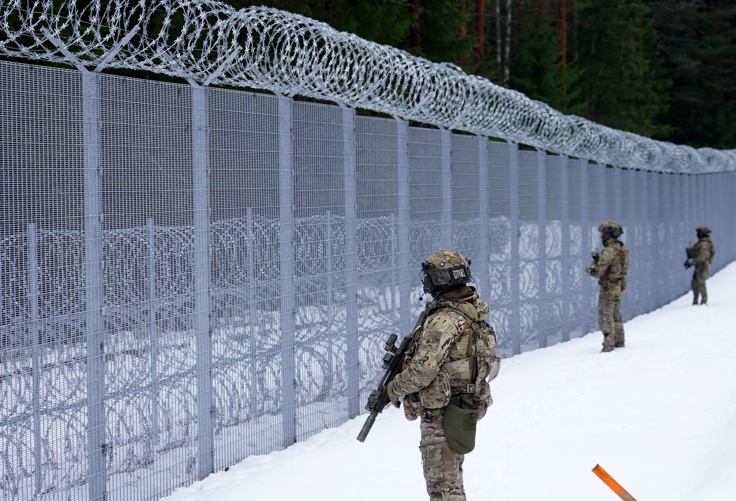 Latvijas robežsargi pie Latvijas – Baltkrievijas sauszemes robežas, kas tiks pilnībā pabeigta līdz 2023.gada 30.decembrim.