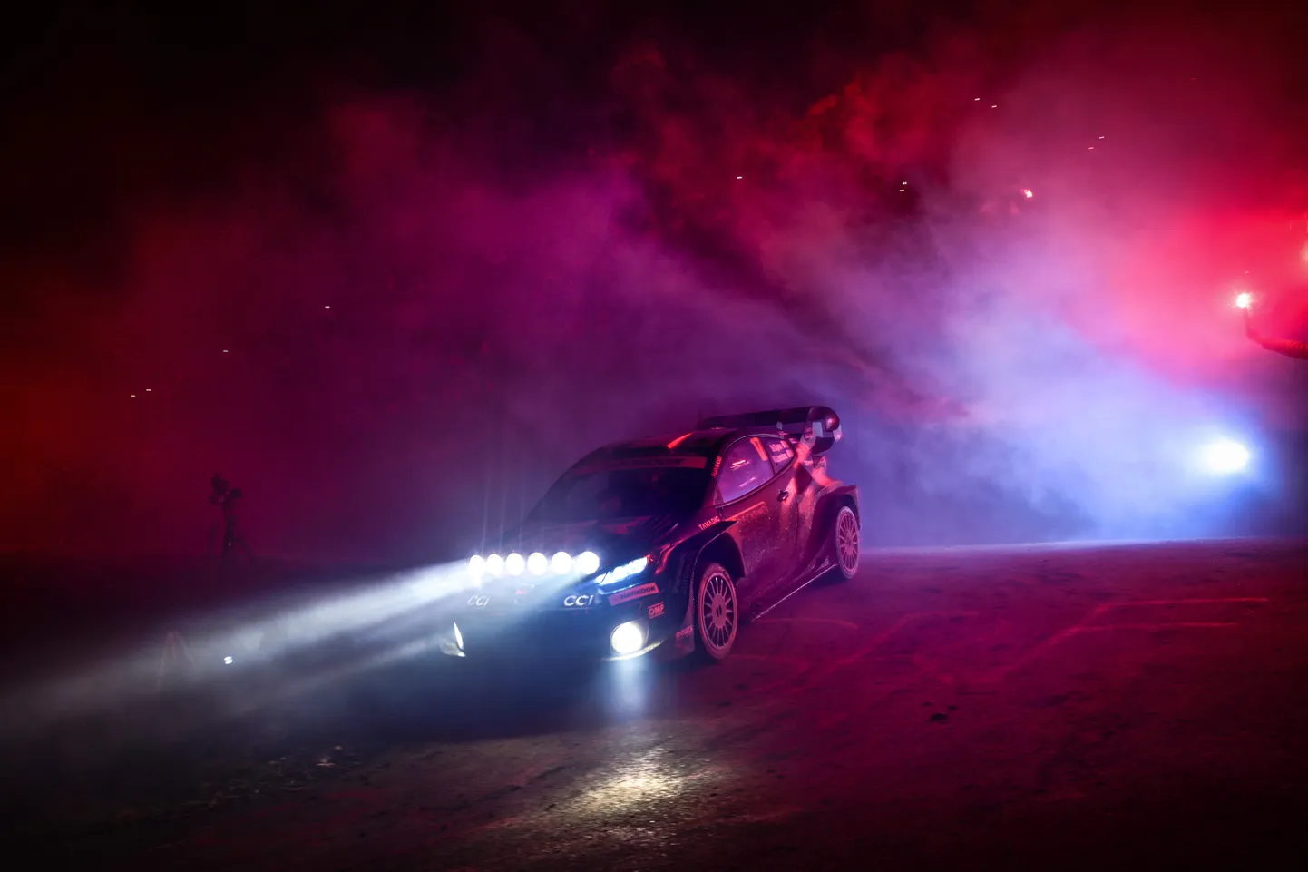 Sebastien Ogier'l oli õnne.