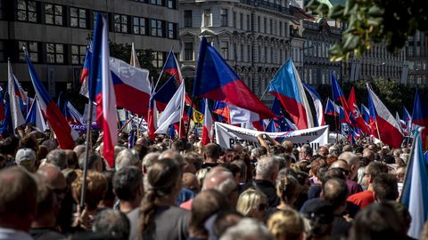 Полсотни тысяч жителей Праги вышли на антиправительственный митинг