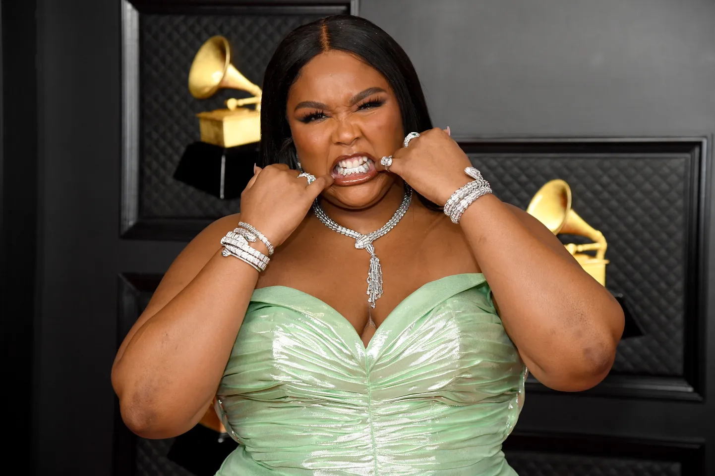 Räppar Lizzo Grammy auhindade jagamisel.