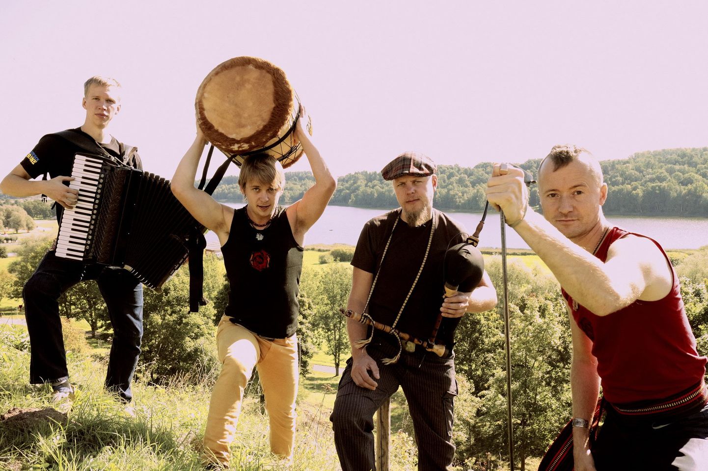 В рамках Причудского озерного фестиваля в Васкнарве выступит группа "Svjata Vatra".