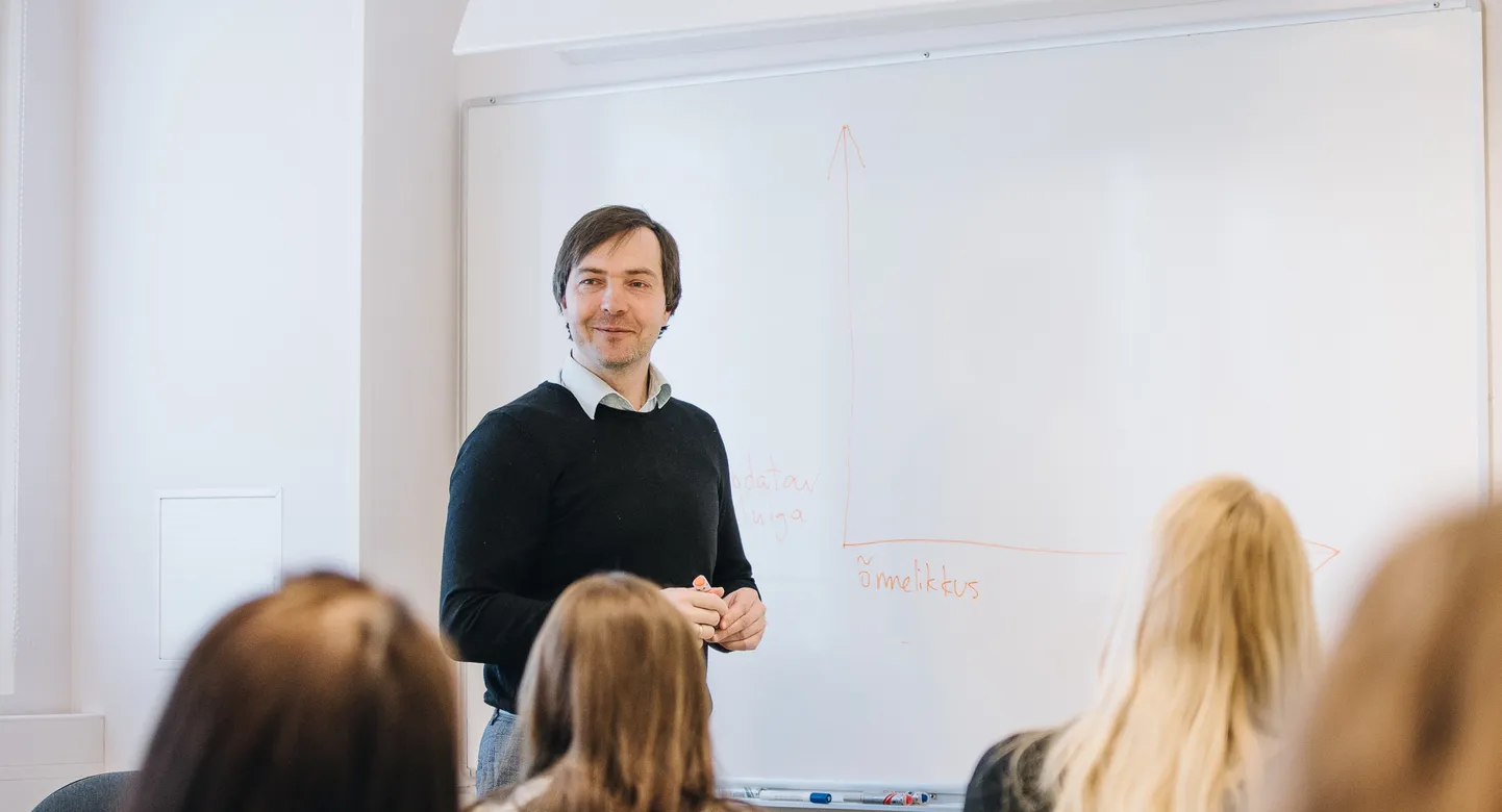 Professor Hans Orru.