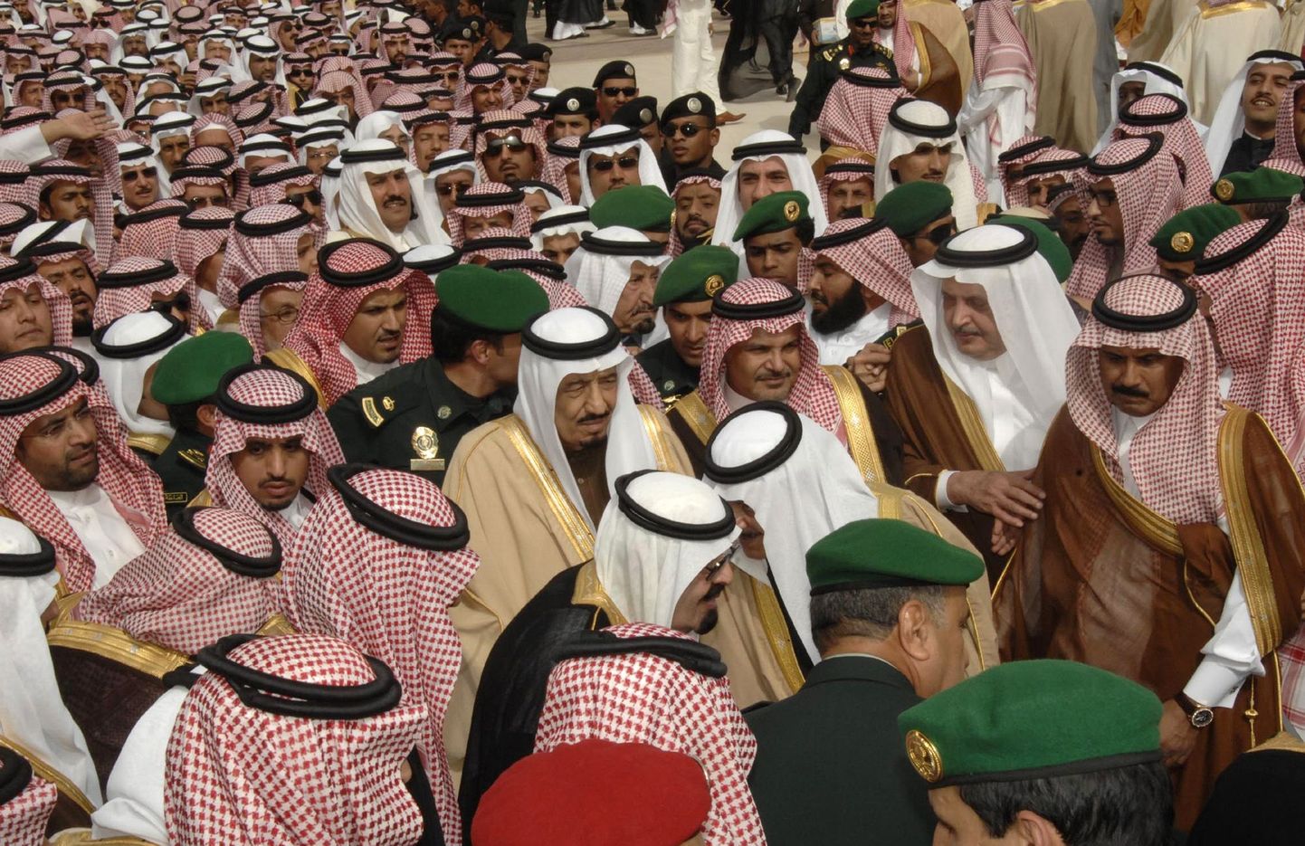 Saudi Araabiast saadeti välja kolm «liiga ilusat» meest