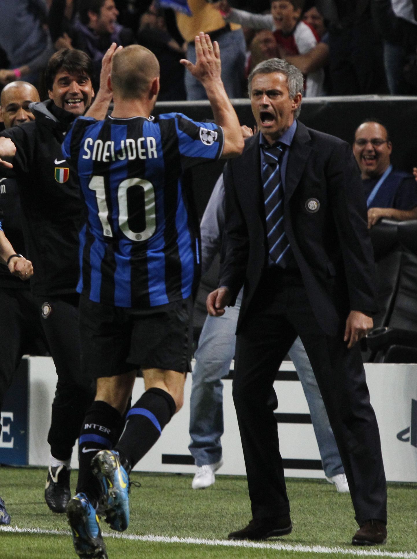 Milano Interis edukalt koos töötanud Jose Mournho (paremal) ja Wesley Sneijder võivad Chelseas taasliituda