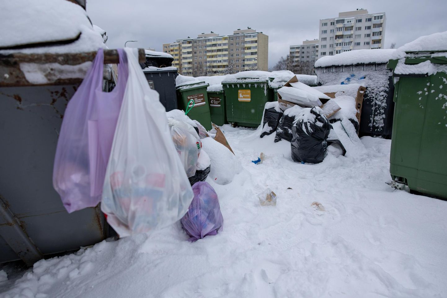 Eestis peaks varsti ümbertöötlemisele suunama 55 protsenti olmejäätmetest, aga selle eesmärgini on raske jõuda, sest inimesed ei viitsi prügi sorteerida. Järelikult tuleb kogu jäätmemajandus ümber korraldada, olgu siis piitsa või prääniku abil.