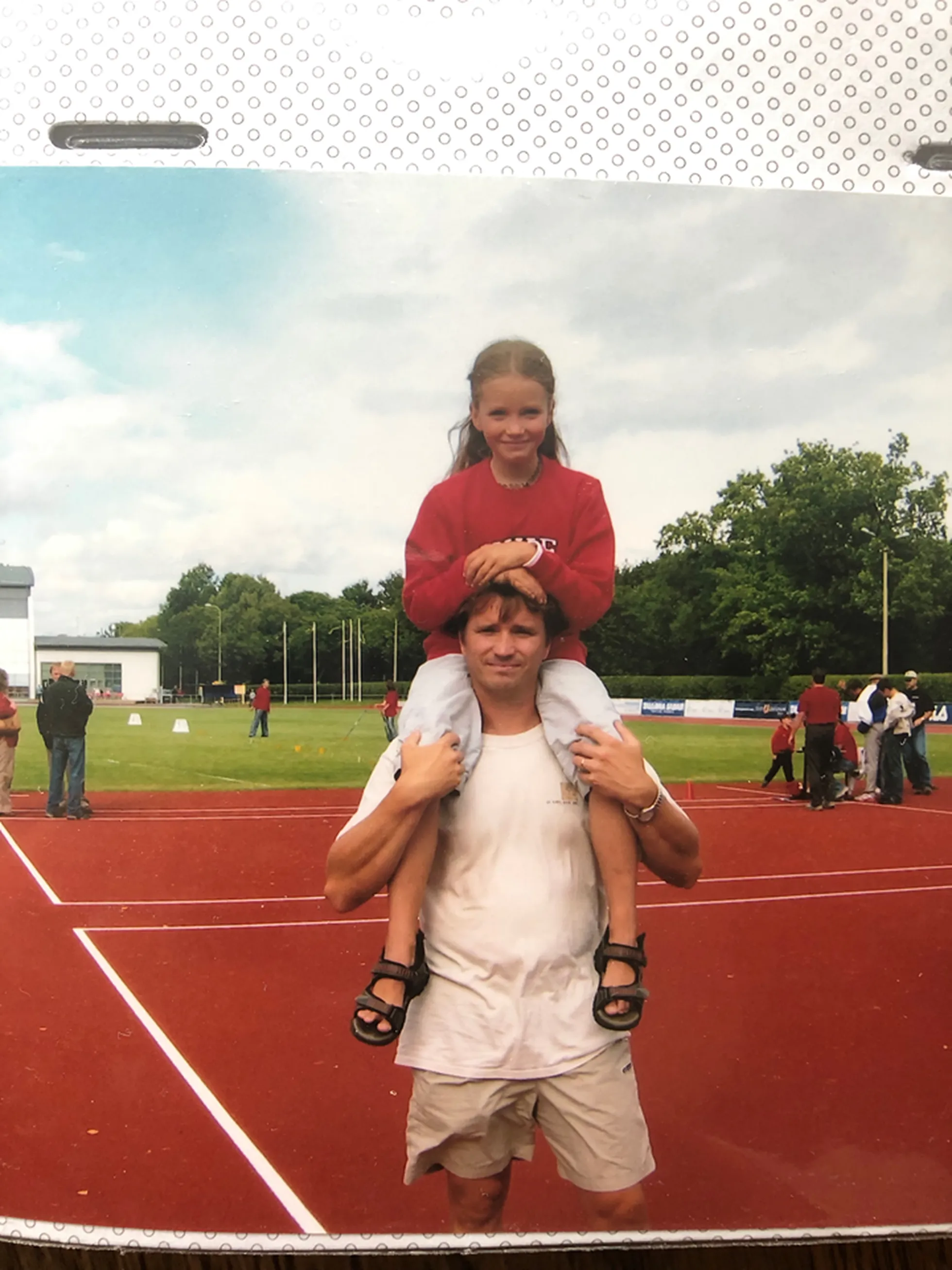 Regina koos isaga 2004. aasta suvel.