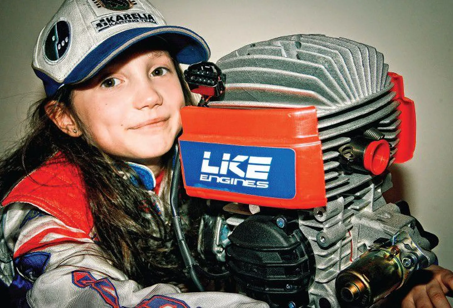 Девятилетняя Ира Сидоркова прекрасно разбирается в автомобилях и обожает все, что с ними связано.