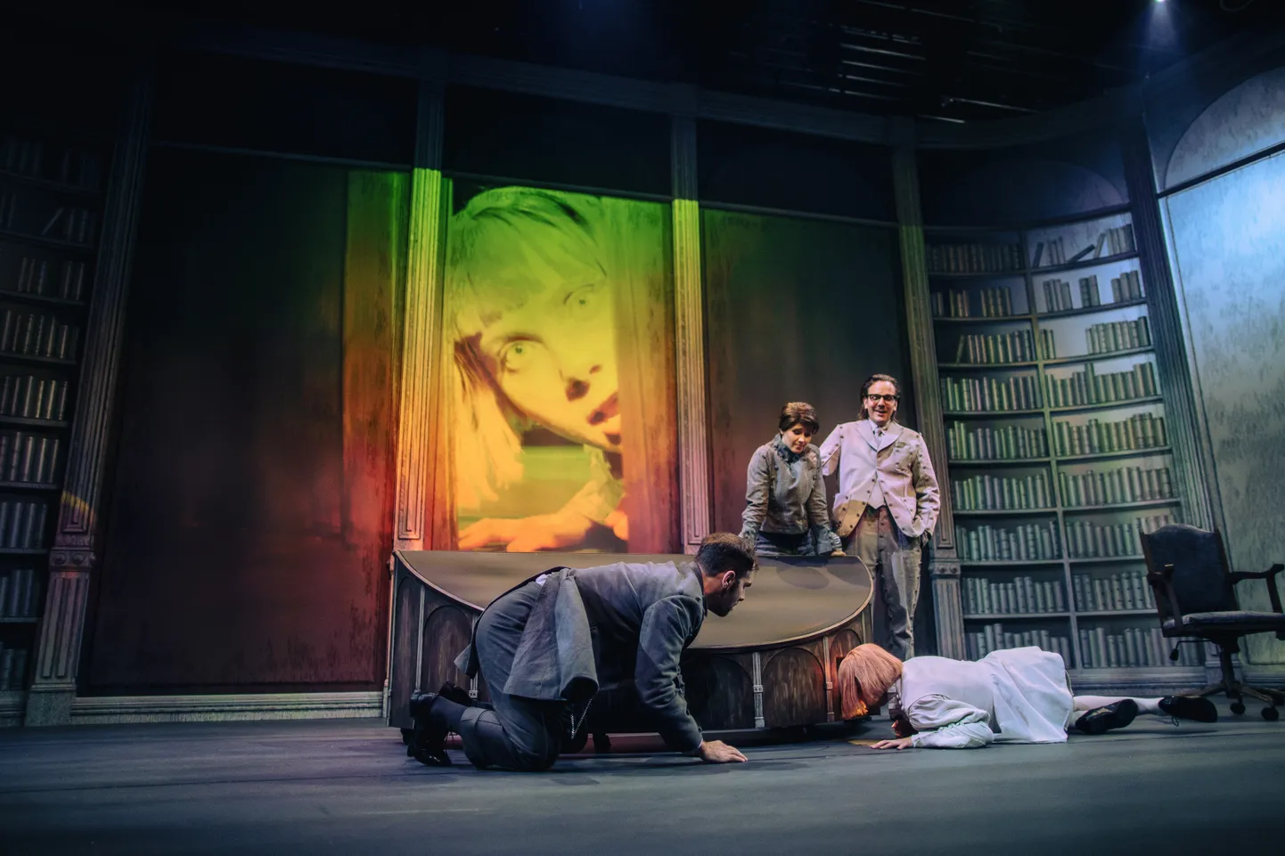 «Alice Imedemaalt» Noorsooteatris