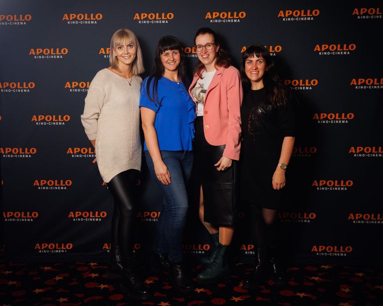 Apollo naistekas Solarise kinos – «Super-Mike'i viimane tants». Neli värvikat kaunitari – ainult ilusad, säravad ja rõõmsad naised kogu saali täitsidki.