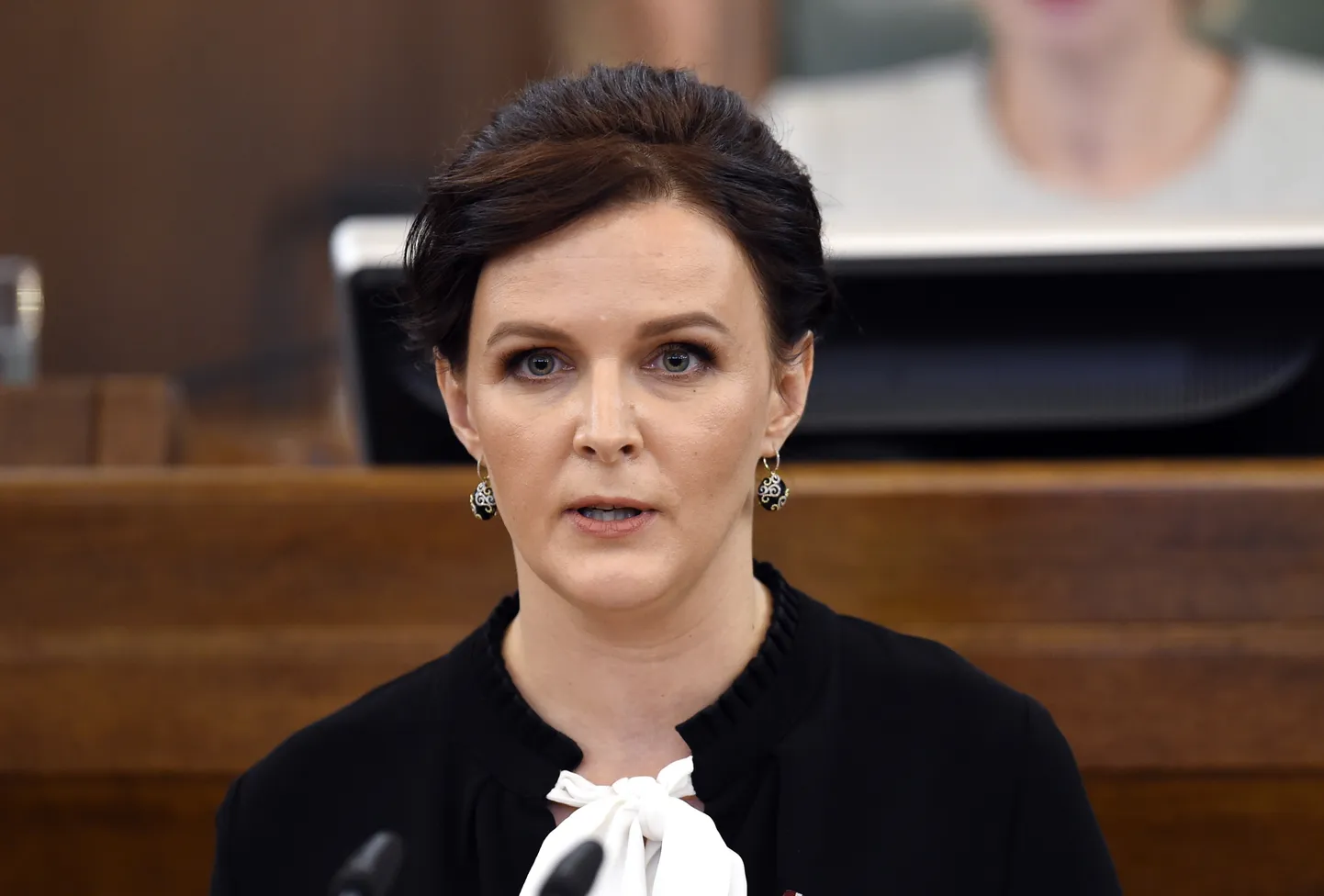 13.Saeimas deputāte Jūlija Stepaņenko nodod zvērestu jeb svinīgo solījumu 13.Saeimas pirmās sēdes laikā.