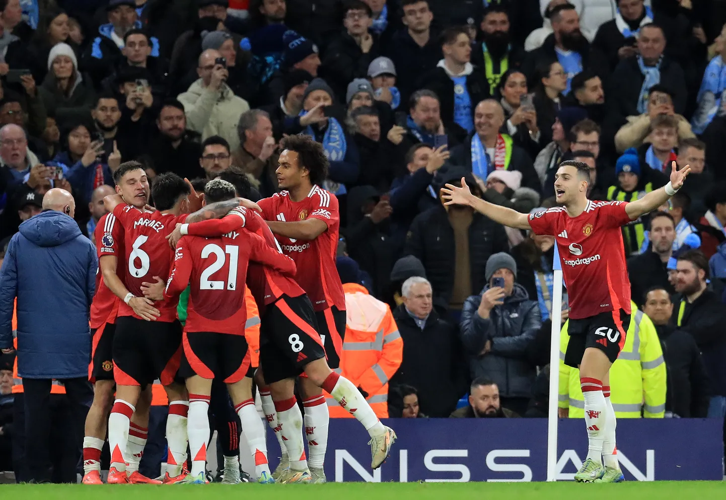 Manchester Unitedi mängijad panid City mehed nende koduväljakul selili.