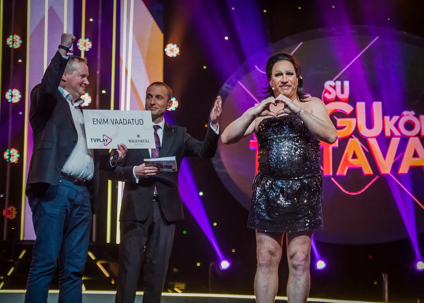 Sepo Seeman eriauhinda vastu võtmas