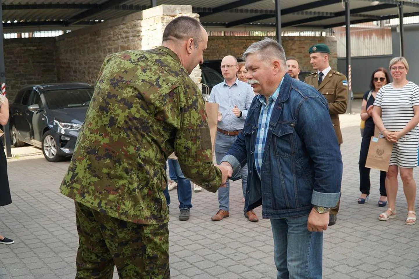 Jaak Lepik on kaitseliitlane olnud 30 aastat ja uhke ajaloolisse organisatsiooni kuulumise üle, kus tasub käia juba seltskonna pärast.