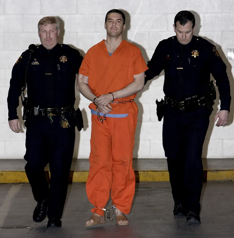 Scott Peterson teel vangikongi.