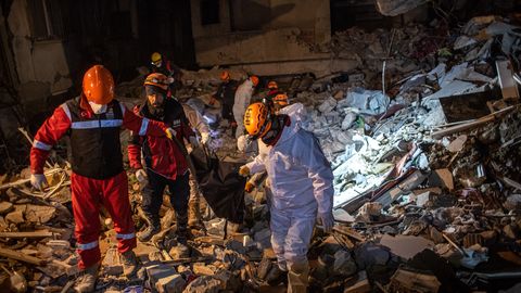 Türgi päästjad leidsid 12 päeva pärast maavärinat ellujäänu