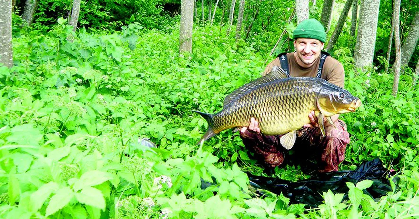 Kalamees Rene Martin jätab hiiglasliku kala püügikoha saladuseks, sest muidu hakkaks seal nii palju rahvast käima, et omaette õngitsemise mõnu kaoks.