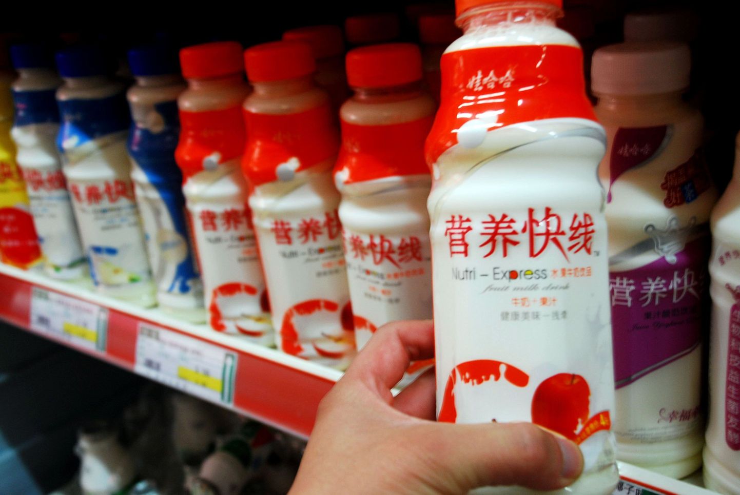 Pulpy Milky pudelid olid eelmisel nädalal jätkuvalt Changchuni supermarketi riiulil.