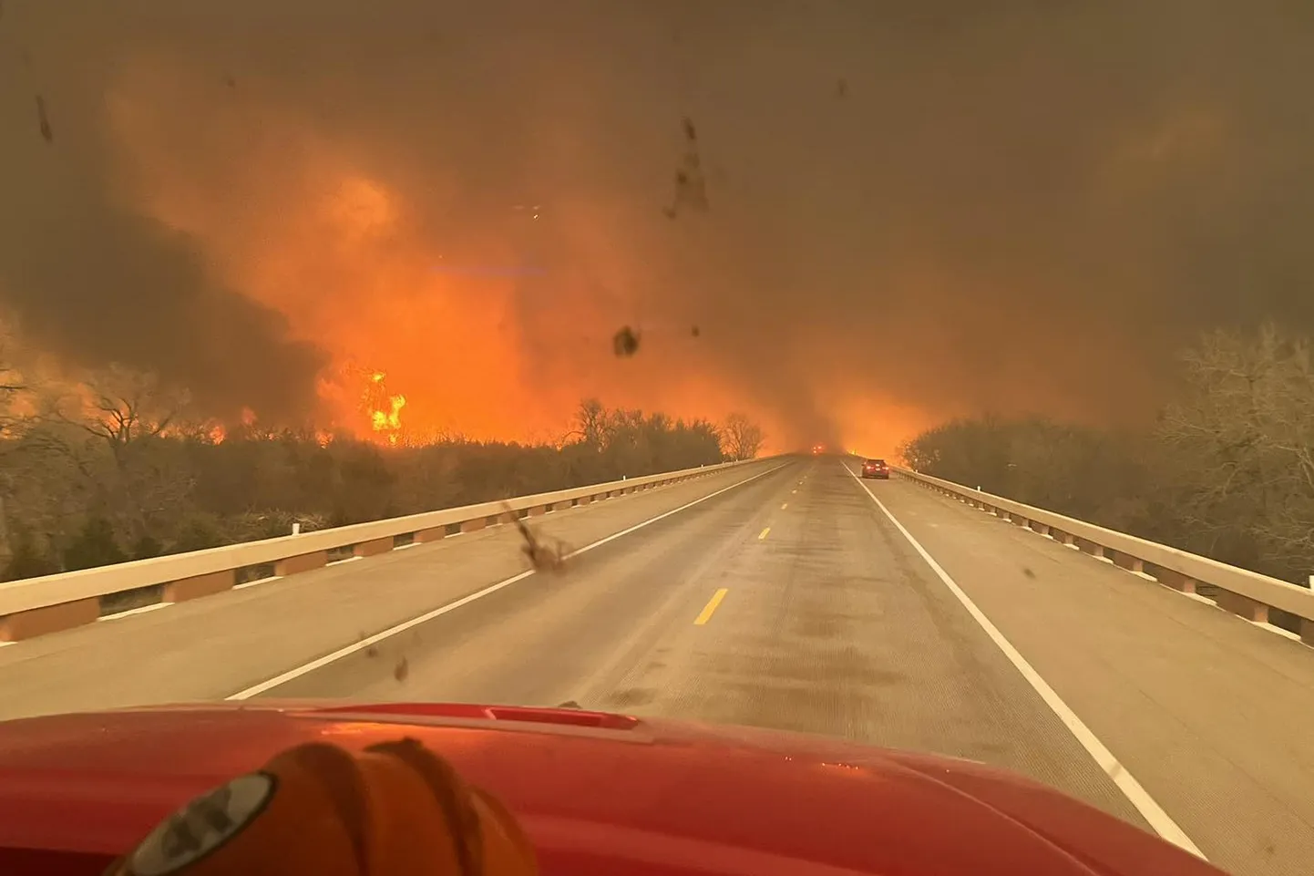 Smokehouse Creeki tulekahju USA Texase osariigis Amarillo linna lähedal. Linna ligidal asub ka tuumarelvatehas. 27. veebruar 2024.