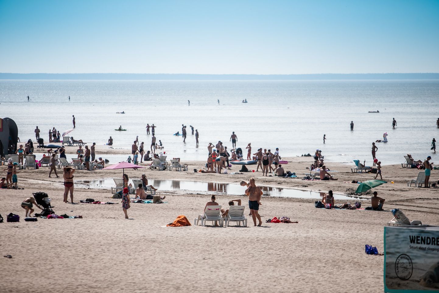 Soe suveilm meelitas rahva Pärnu randa.