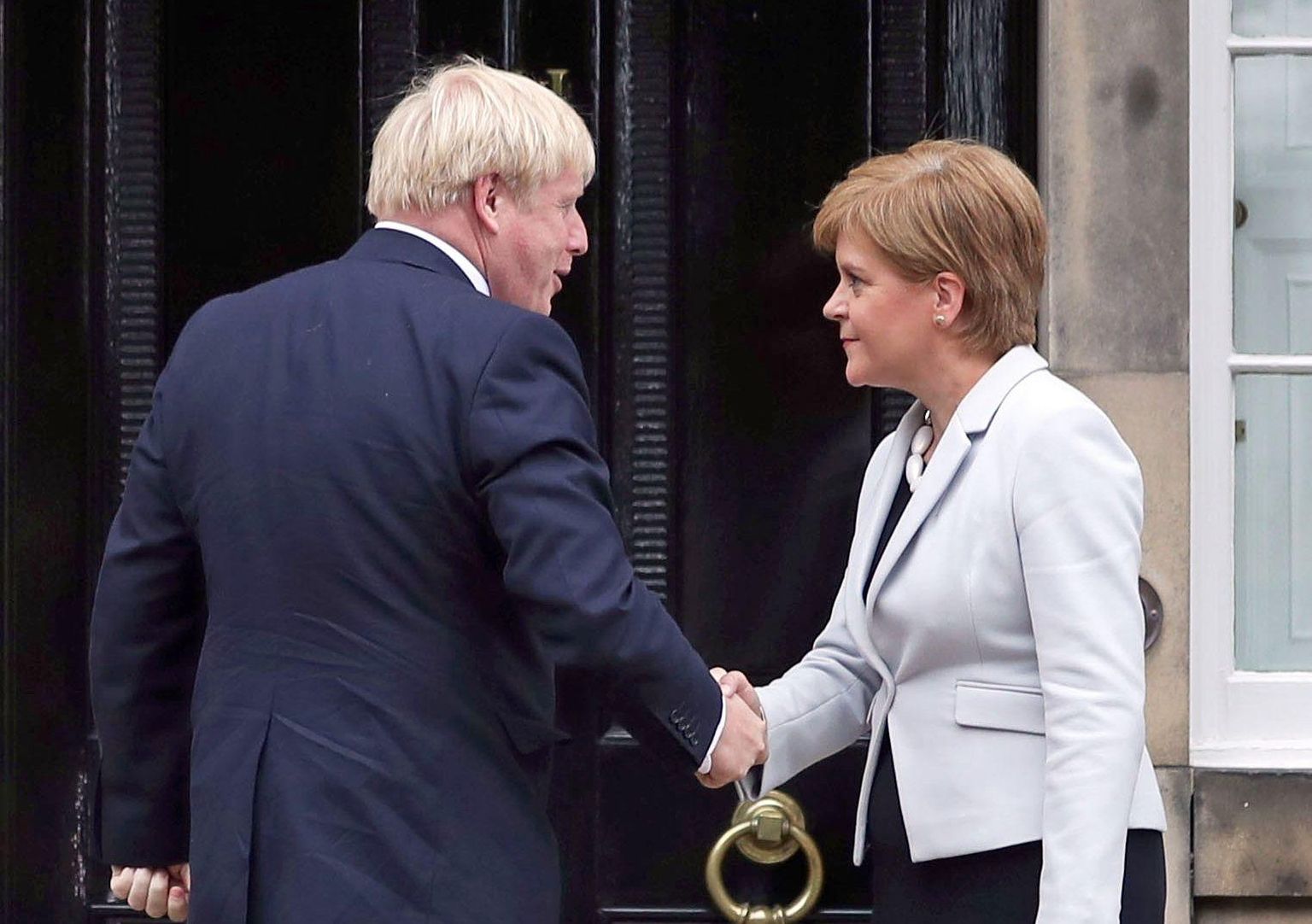 Boris Johnsoni ja Nicola Sturgeoni kohtumine mõni päev pärast Johnsoni tõusmist Briti peaministriks. 