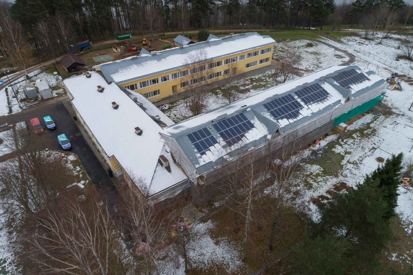 Energiatõhusamaks ümber ehitatud Männimäe lastaeaial on nüüd päikesepaneelid.