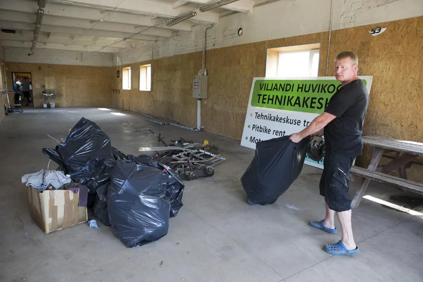 Valdo Saar, kelle laps tehnikaringis kaasa lõi, tuli appi kolima. Ta avaldas kahetsust, et krunt maha müüdi ja motomaja koduta jäi.